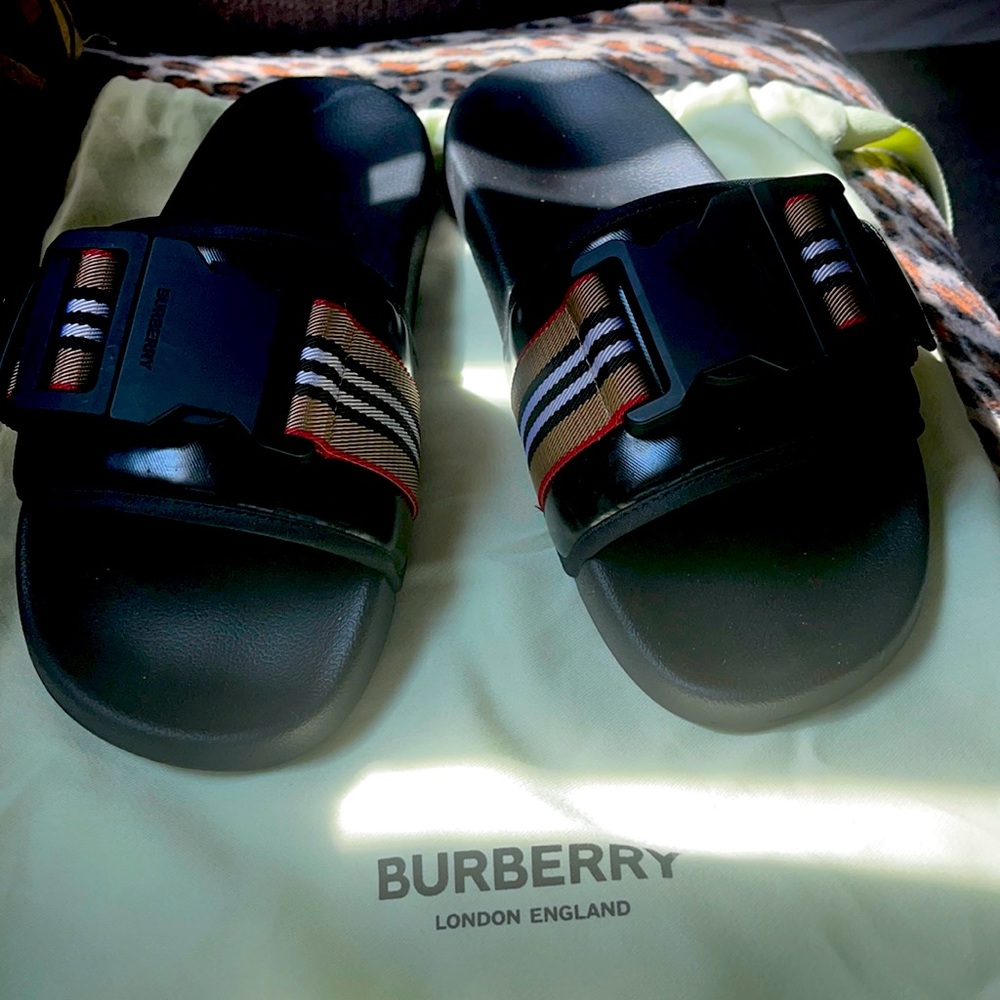 Burberry Vintage Slides size 11 - US
